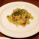 ガネーシュ - ベビーホタテとそばの実のポリヤル