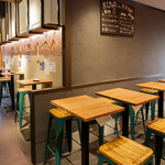 炭焼酒場 KUWA - 店内_客席