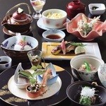 日本料理 荒磯 - 料理写真:【オススメ】荒磯懐石・・・4,725円　前菜、椀物、焼物、温物、酢の物、揚げ物、お食事、デザート　※焼物はお肉又は、お魚が選べます。