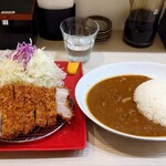 とんかつ檍のカレー屋 いっぺこっぺ 飯田橋店 - 特ロースかつカレー大盛(¥2,300＋¥100)