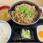 吉野家 - 牛すき鍋膳 並盛（肉2倍）＆唐揚セット（豚汁に変更）