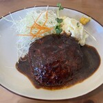 グリル ねんりん - 肉汁が封じ込まれたハンバーグ、ポテサラ付き