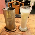 グルガオン - ラッシーと水のピッチャー