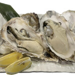 Oyster with live shell