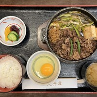 荒井屋 万國橋店 - 平日おつとめランチ 牛鍋定食(ご飯/生卵/お椀/香物)¥1540