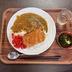 キッチン湾 - カツカレー。カツはオンザライスタイプ