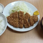 とんかつ山家 - ロースカツ定食。出てくるのはそんなに早くない