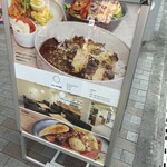 O's Dining kitchen - 店前の道路看板