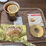 花水木 - 料理写真:匠1/4サイズ(左側)とホットレモンティー(極(右側)はサービス)で803円