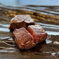 大淀河畔 みやちく - メインのヒレテイトは熟成された赤身が美味しいな～♡
                    ベテランシェフの鮮やかな手裁きが見ていて楽しい
                    宮崎牛は四年連続となる最上級の内閣総理大臣賞を受賞
