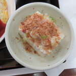 三喜食堂 - 冷や奴の薬味は　通好み