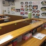 ラーメン長浜はな - 一番奥からの雰囲気です。