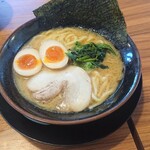 壱角家 - 味玉ラーメン醤油並み(^-^)/味玉は普通(^^)v