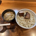 Menya Shigeru - 今度こそ辛いつけ麺を食べてみたい！もちもち太麺に魚介系スープが絡んで美味しい☺️