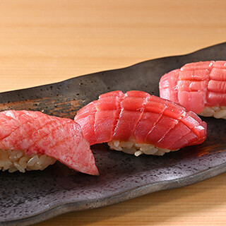 豊洲の有名仲卸から仕入れる天然生本マグロの赤身が一貫380円