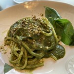 Trattoria Tabule - バジルとフレッシュケールのジェノベーゼ キタッラ、緑一色なパスタ、生麺がシコシコしてた。