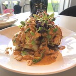 Trattoria Tabule - カリフラワーのロースト 江戸前ハーブとくるみ、ピーナッツバター＆スパイスソース