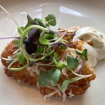 Trattoria Tabule - ”チキンシュニッツェル“ 鶏胸肉のカツレツとサワークリームとアリッサ、牛と最後まで悩んだけどこれにして正解だった。サイズは大きくないがズッシリ、お腹に溜まる。