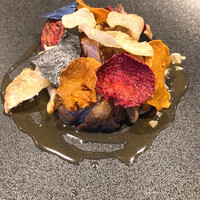 TROIS VISAGES - 鴨、舞茸、芋チップ