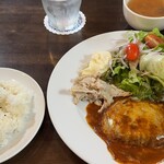 サザンカ - ハンバーグ 1100円。