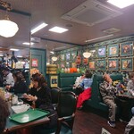 221929592 - カオスな店内