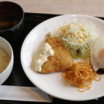 和牛もつ鍋・焼酎酒場 どんまい - （ランチ）ハンバーグとアジフライ