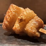 炭焼 おかげさん - 高坂鶏皮付せせり