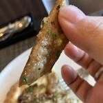 リストランテ プレーゴ - ピザが重すぎて、持ち上げると落ちるねん。笑　　　　キノコの軸やな。いい香りや〜