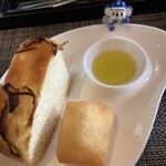 リストランテ プレーゴ - パン、手抜きなしや。美味い。