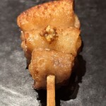 炭焼 おかげさん - 高坂鶏皮付せせり