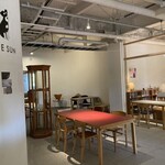 haluta bakery Oiwake - You can enjoy eat-in here.