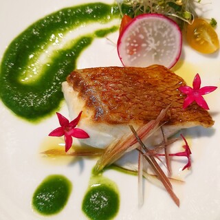 フレンチのように華やかなイタリアンベースの手作り創作料理