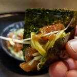 末広寿司 - 新サンマのネギトロユッケを海苔で巻いて手巻き風❗