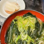 酒と魚とオトコマエ食堂 - ワカメ一杯の味噌汁。