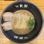 Kafuutei - とんこつラーメン(890円、真上から)