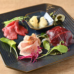 Assortment of 3 types of meat sashimi