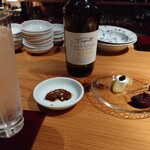 Bar Iceberg - いちじく、りんごなどフルーツを使ったフードと、カルバドスをいただきました。