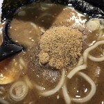 つけ麺　おんのじ - 卓上の節をドボン。美味しさアップ！