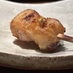 炭焼 おかげさん - 高坂鶏皮付せせり