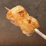 炭焼 おかげさん - 高坂鶏皮付せせり