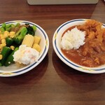 ステーキガスト - サラダ　バターチキンカレー