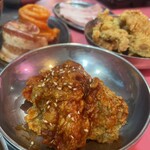 韓国料理 サムギョプサルとフライドチキン スリスリマスリ - 