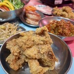 韓国料理 サムギョプサルとフライドチキン スリスリマスリ - 