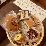 Hakuei dou - 和菓子をバラで5点選びました。