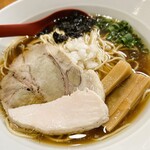 221949684 - 中華そば（醤油）…税込830円