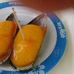 恩納村水産物直売店 浜の家 - ムール貝のうにソース 100円
      ぱくりと一口の幸せ♪
      いただきます。