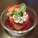 COTE D'AZUR - プレミアムランチ 990円 のパンケーキの苺ジャムと生クリーム添え