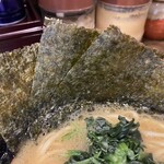 横浜家系ラーメン大岡家 - 海苔　いつも　ピンと伸びしている海苔（2023年10月24日撮影）