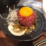 炭焼き成吉思汗 やまか - ユッケ最高！