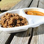 創作スパイス料理 Petti - チキンカレー&黒酢ポークキーマのあいがけ（@1200円）